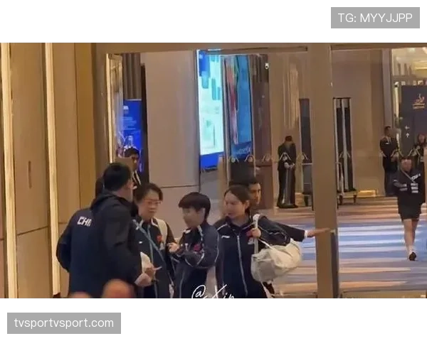 何卓佳训练完直接拎包去商场刷空卡，这消费节奏谁跟得上